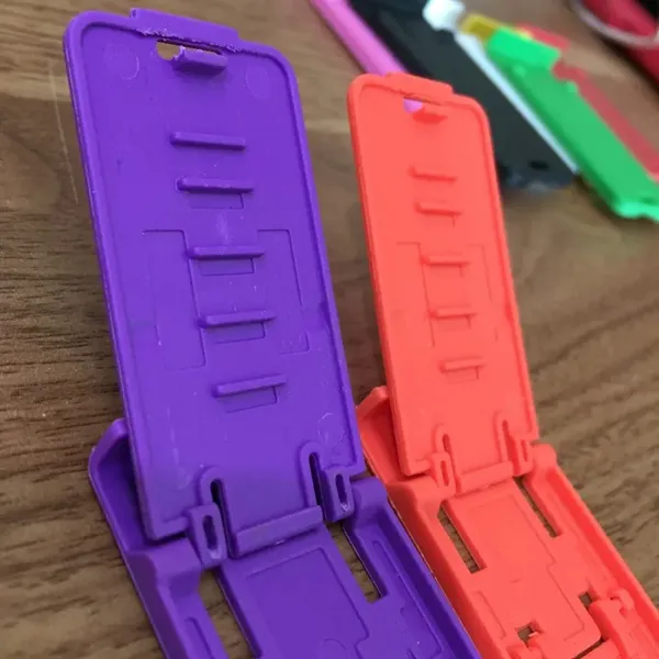 Lazy desktop plastic multi-file folding phone stand